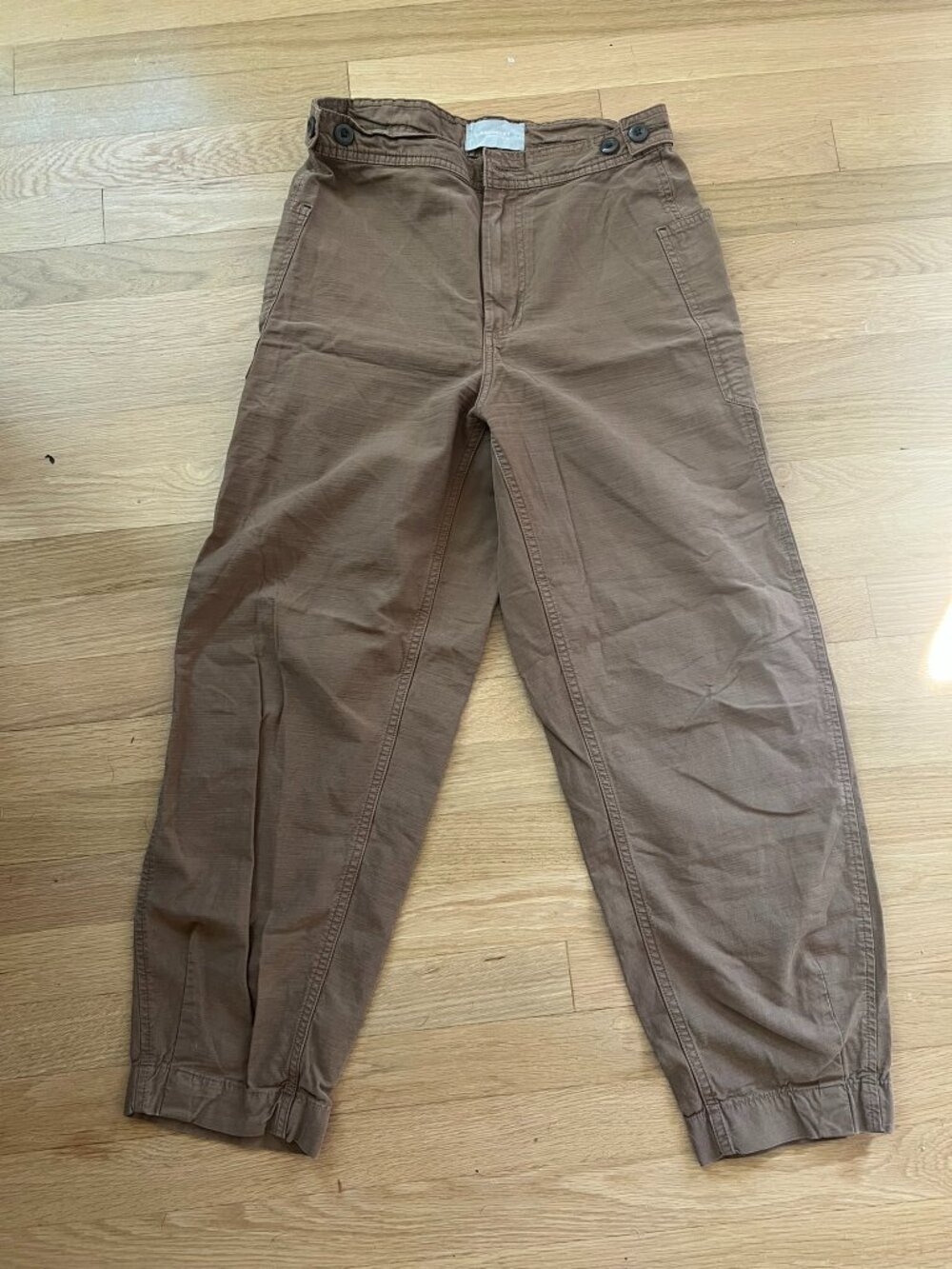 Everlane Fatigue Barrel Pant in walnut color size 4 organic cotton